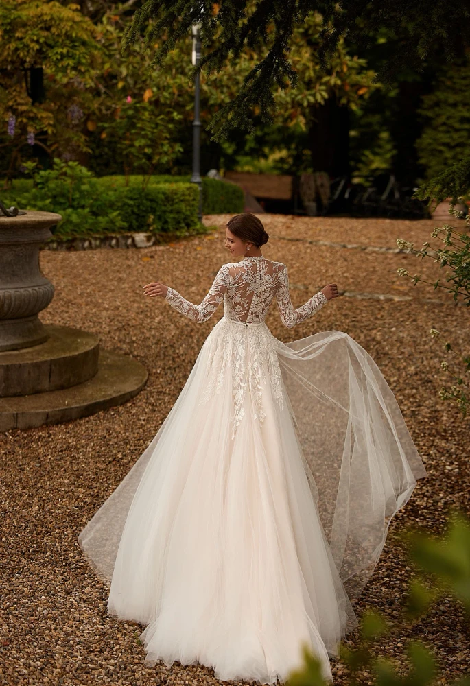 Chrysanthemiss Wedding Gown By Daria Karlozi by Pollardi Bridal 