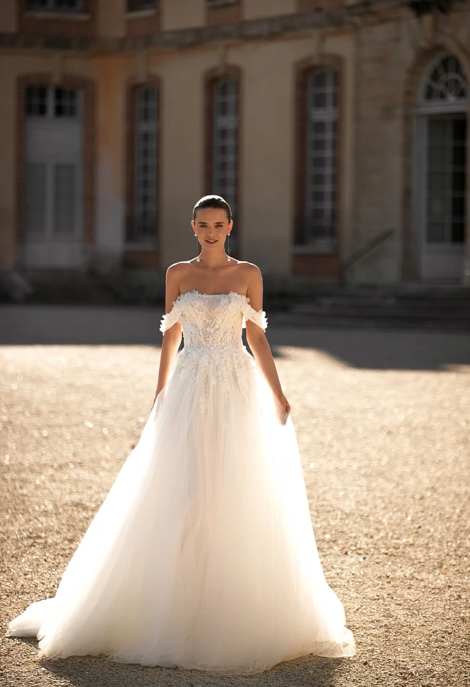Linda Wedding Gown By Daria Karlozi by Pollardi Bridal