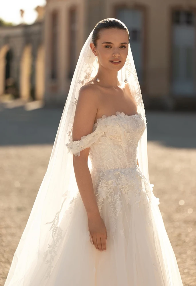 Linda Wedding Gown By Daria Karlozi by Pollardi Bridal