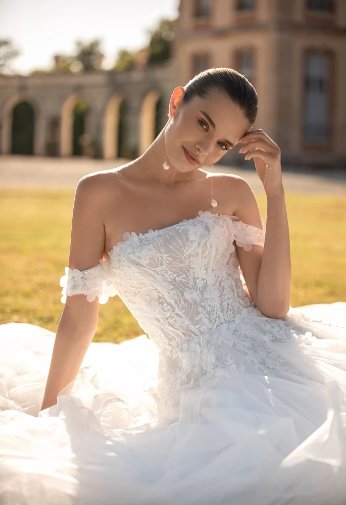 Linda Wedding Gown By Daria Karlozi by Pollardi Bridal