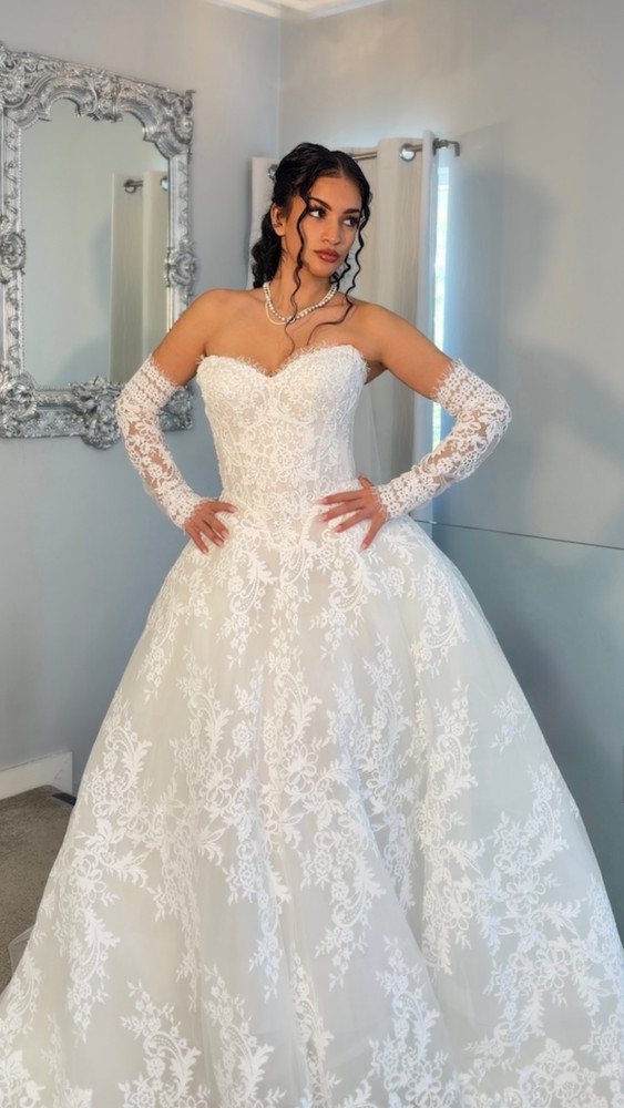Chloe Lace Wedding Dress 