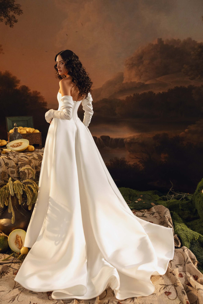 Jasmi Wedding Dress by Anne Mariee