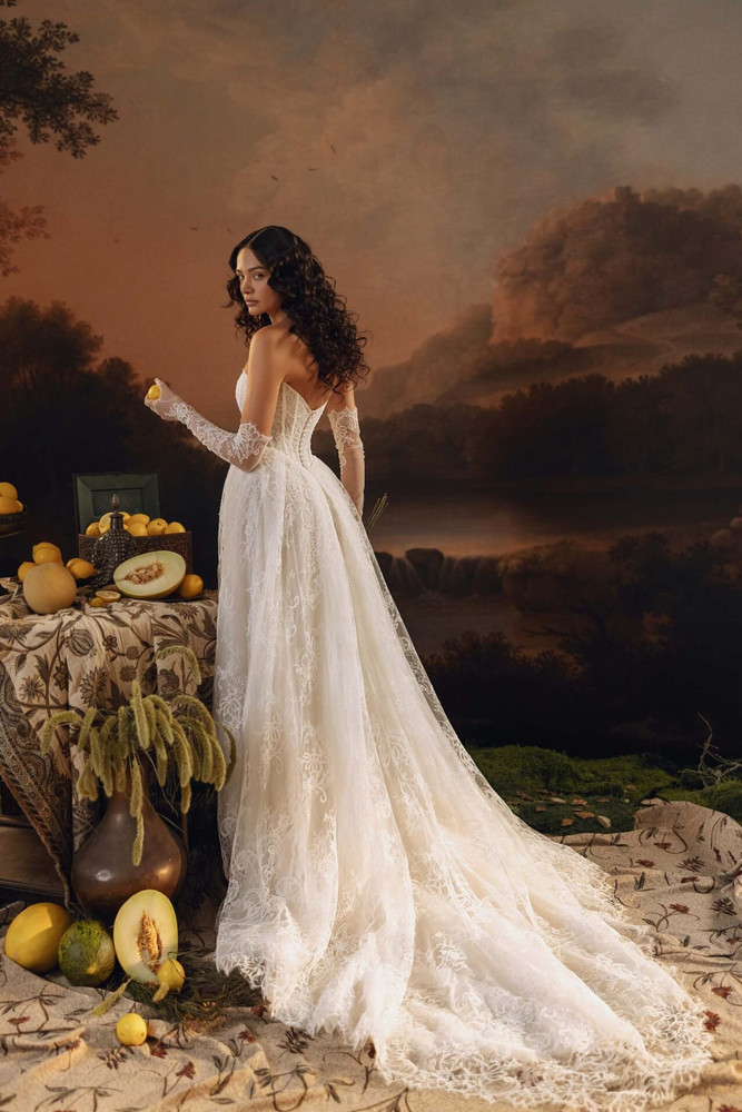 Lunara Wedding Dress by Anne Mariee ( online only) 