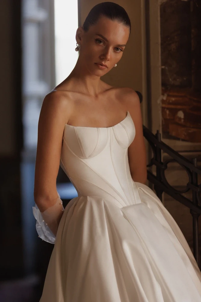 Piper Basque Waist Mikado Wedding Dress by Wona Concept size 10 D cups ( faulty on right cup with bubbles)