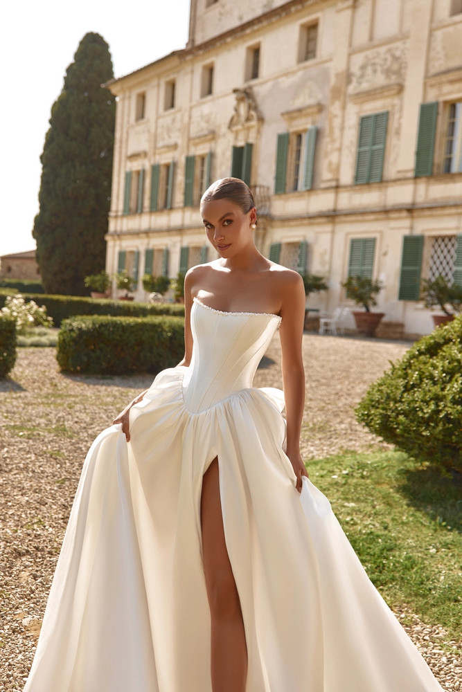 Valentine Wedding Dress by Oksana Mukha