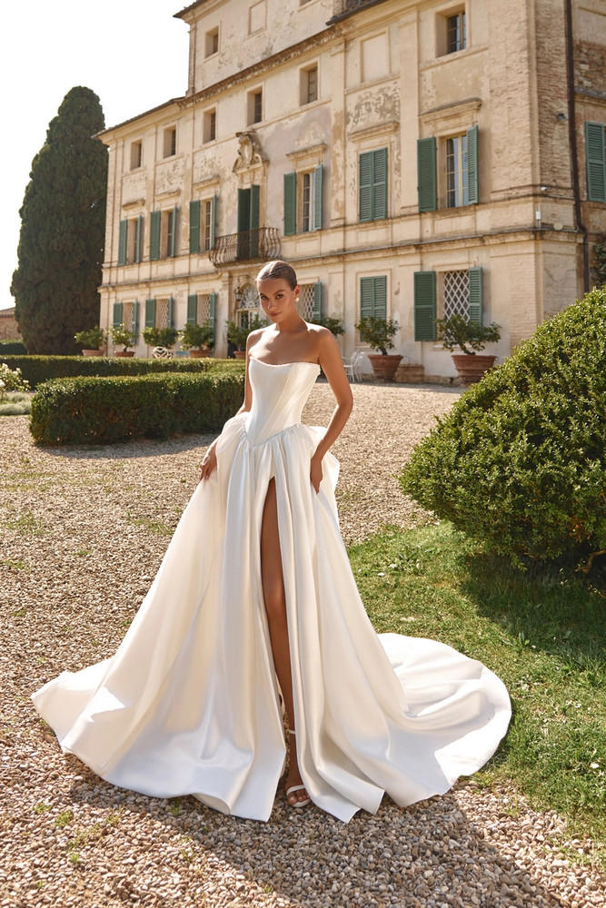 Valentine Wedding Dress by Oksana Mukha (call for price) (pre-order )