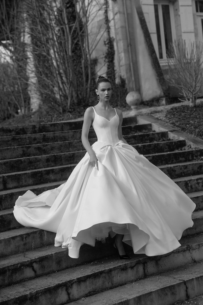 Comet Wedding Dress by Wona Concept (Call for price) 
