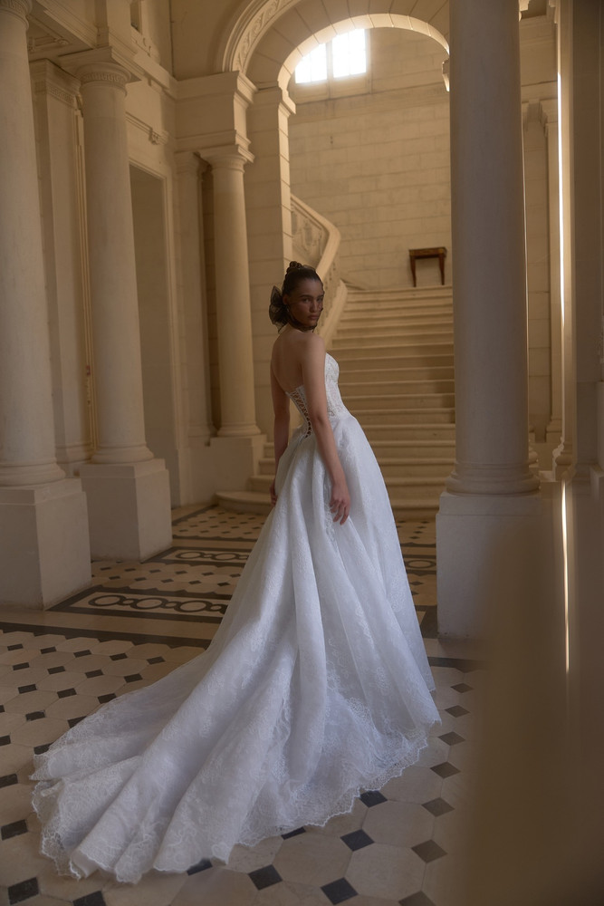 Palette Wedding Dress by Wona Concept (Call for price) 