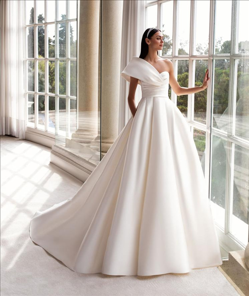 Aggregate 151+ simple white gown design