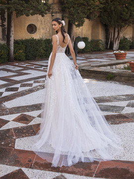 Elara Gown by Pronovias $3450 - $3610 With Straps or Strapless ( Low Back or Mid Back ) ( Lined or Unlined) 