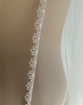 Guipure Beaded Trim Veil 