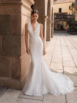 Aethra Mermaid Bridal Gown by Pronovias $4210 - $4740 (Longer train)