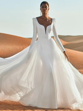ANTELOPE Mermaid wedding dress with sweetheart neckline and long sleeves by Pronovias