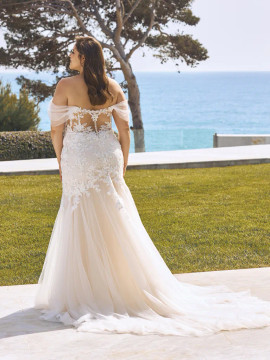 OPHELIA Wedding Gown by PRONOVIAS Mermaid wedding dress with sweetheart neckline and exposed back