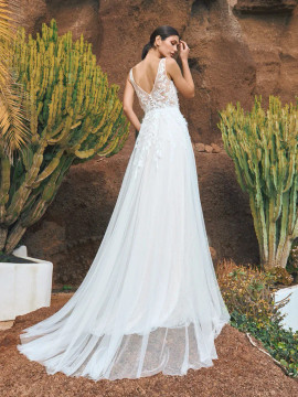 VIK Wedding Dress by Pronovias Flared wedding dress with V-neck