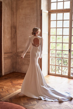 Catherine by Luce Sposa