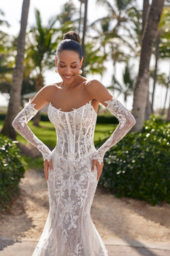 Emerald Wedding Dress by Oksana Mukha