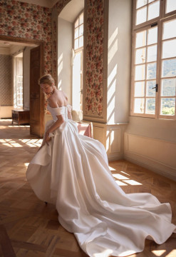 Brietta Mini / Reception Wedding Gown By Pollardi Bridal Daria Karlozi 