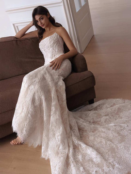 Crimson Bateau-Neck Mermaid Basque Waist Wedding Dress 