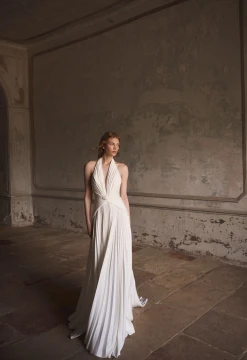 Gardenia Crepe Wedding Gown By Daria Karlozi by Pollardi Bridal 