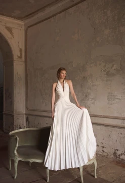 Gardenia Crepe Wedding Gown By Daria Karlozi by Pollardi Bridal 