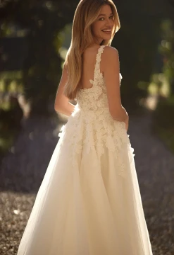 Infatuation Wedding Gown By Daria Karlozi by Pollardi Bridal (online only) 