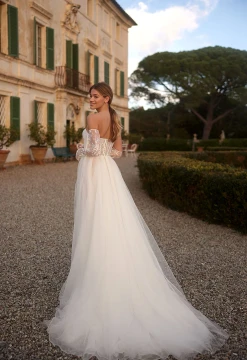 Soulful Wedding Gown By Daria Karlozi by Pollardi Bridal 