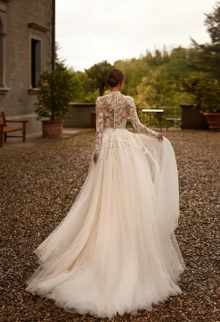 Chrysanthemiss Wedding Gown By Daria Karlozi by Pollardi Bridal 