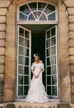 Leonossa Wedding Gown By Daria Karlozi by Pollardi Bridal 