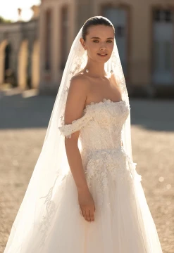 Linda Wedding Gown By Daria Karlozi by Pollardi Bridal