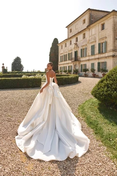 Valentine Wedding Dress by Oksana Mukha
