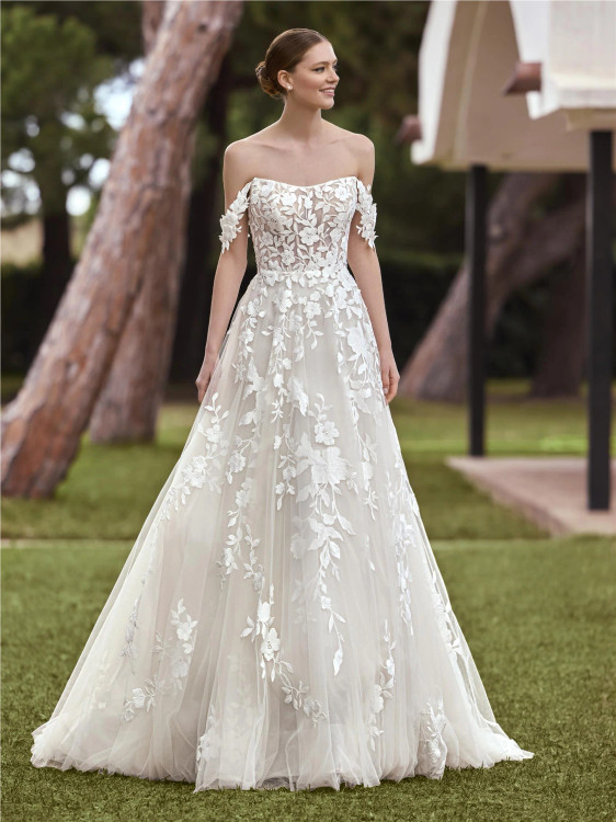 Sybil Wedding Dress by Pronovias Strapless princess dress