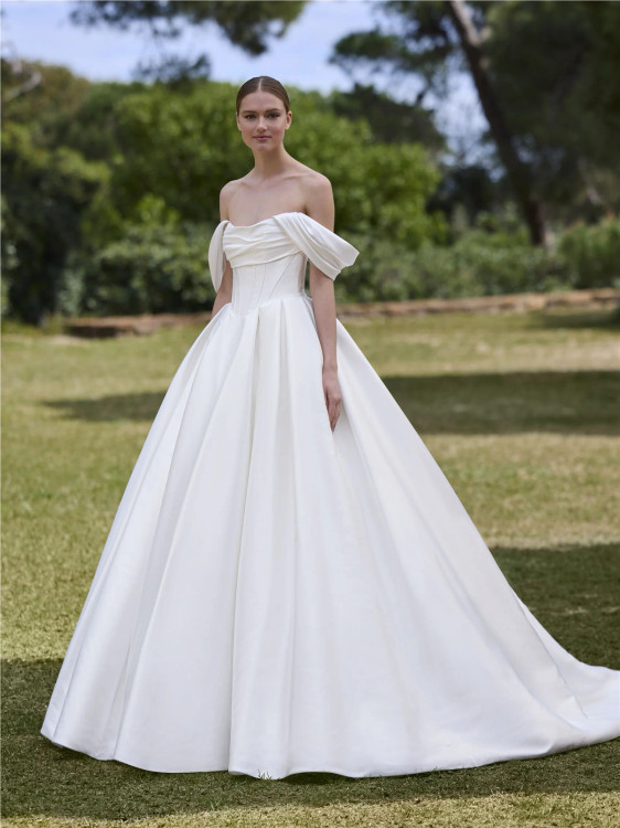 Coris Wedding Dress by Pronovias princess dress