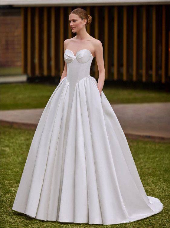 Eimera Wedding Dress by Pronovias Strapless princess dress