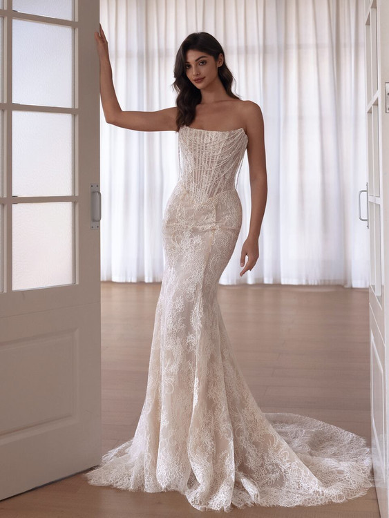 Crimson Bateau-Neck Mermaid Basque Waist Wedding Dress 