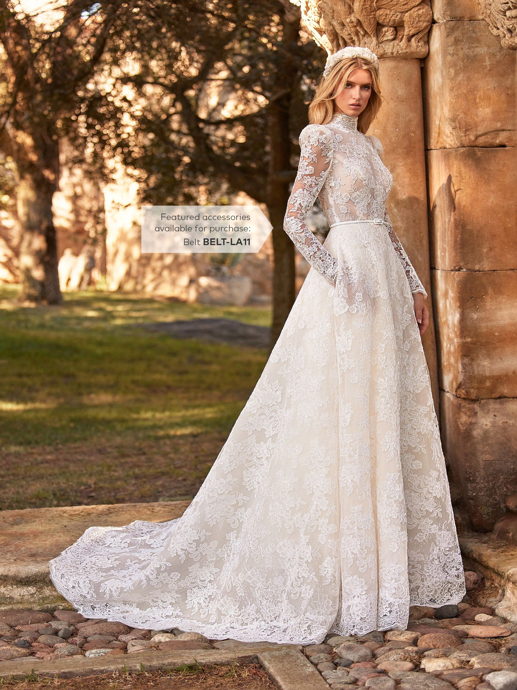 Boho Sheath Sleeveless Lace High Neck Wedding Dress with Keyhole Back- –  DorrisDress