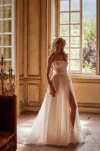 Elizabeth by Luce Sposa