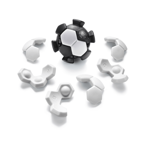 Can you tackle this 3D challenge? Ready to take a shot at the Plug & Play Ball? Try to fit all 7 puzzle pieces on the ball.
