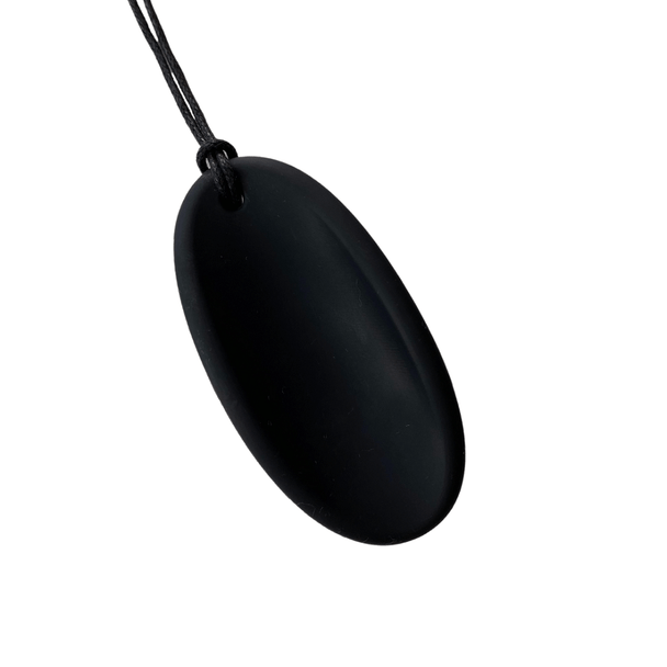 Jellystone Coolamon Pendant - Night Black is a reliable chewy your child can rely on when big emotions threaten to cloud their day.