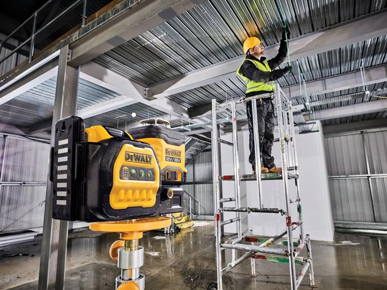 DeWALT DCE089D1G18 3 x 360 ¬¨‚àû Green Multi-Line Laser 12-18V 1 x 2.0Ah Li-ion