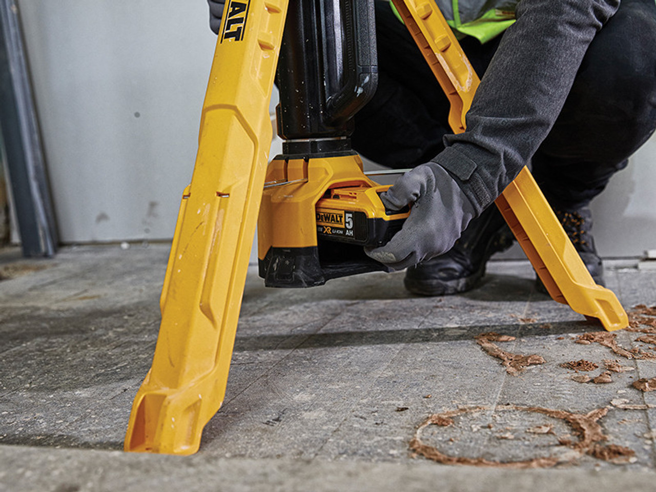 DeWALT DCL079 XR LED Tripod Light 18V Bare Unit