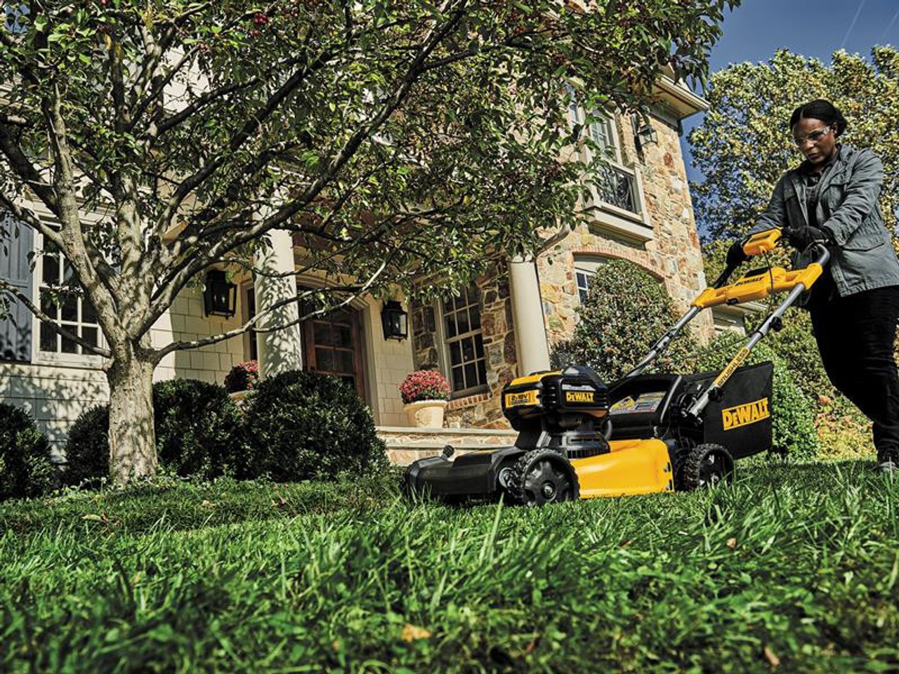 DeWALT DCMSP564N XR Brushless Self-Propelled Lawnmower 53cm 36V Bare Unit