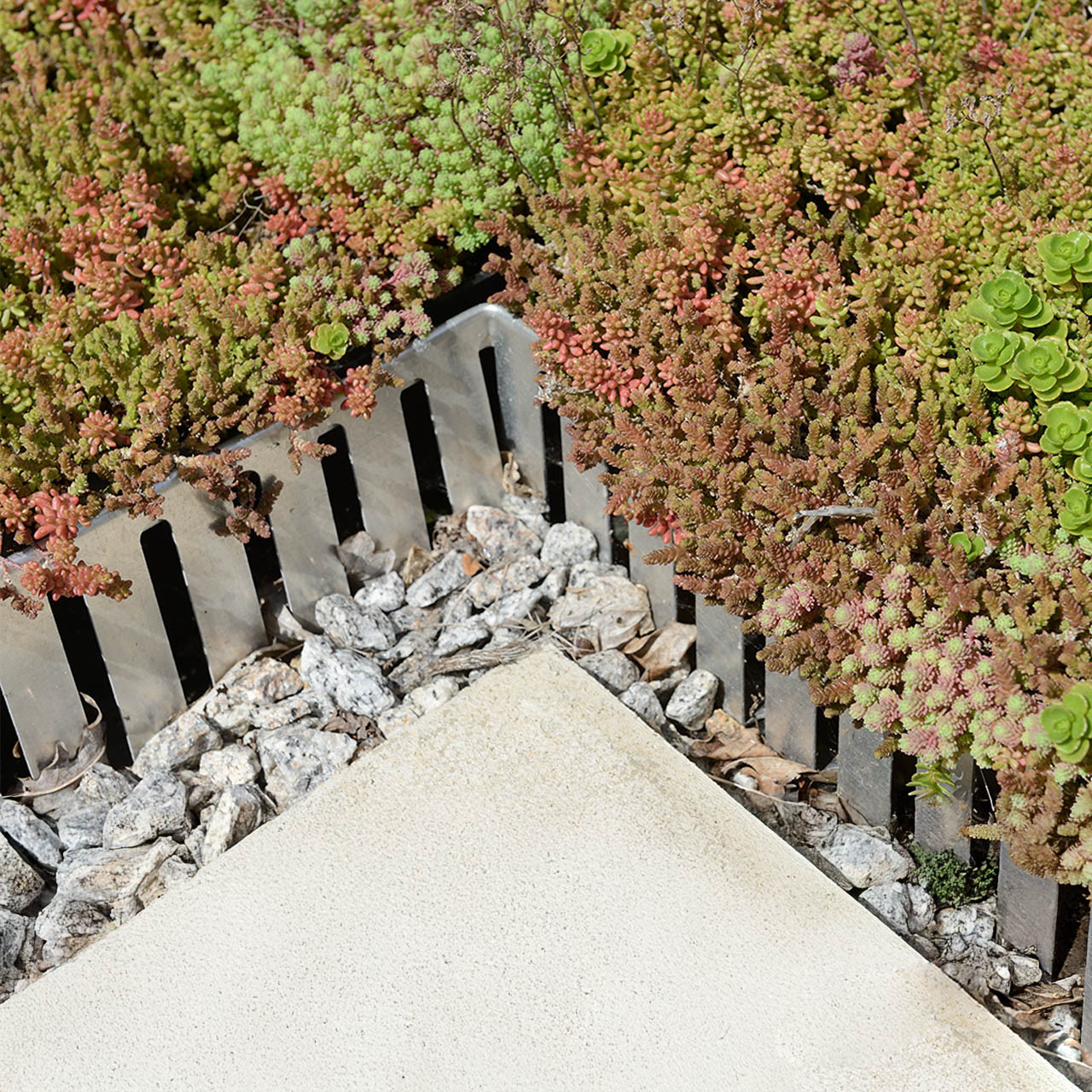Wallbarn Aluminium Edging Bar for Green Roofs