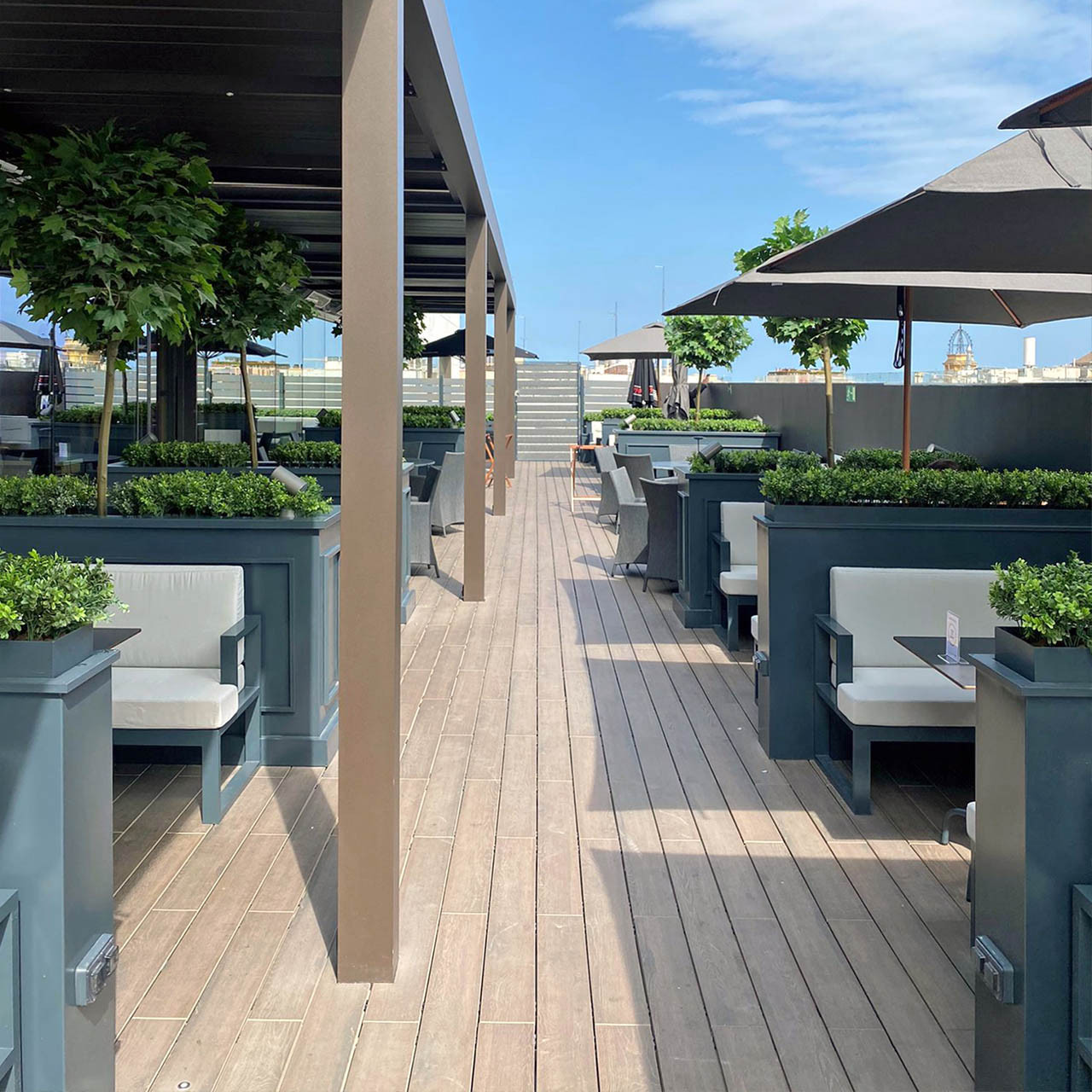 Decking for restaurants 