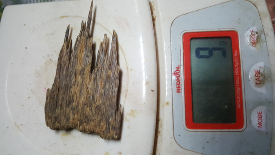 Agarwood/Aloeswood/Oud chips, Assam India Super 9g - excellent for burning/display piece