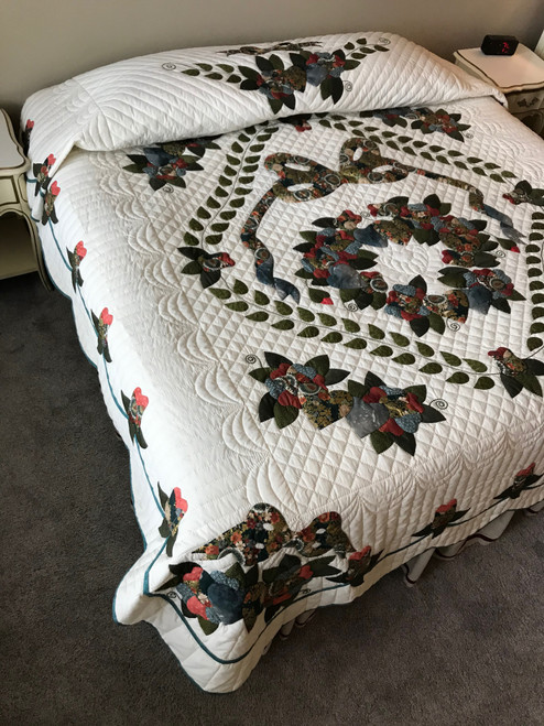Country Rose Medallion Applique Amish Quilt 96x109 Country Rose Medallion Applique Amish Quilt 96x109