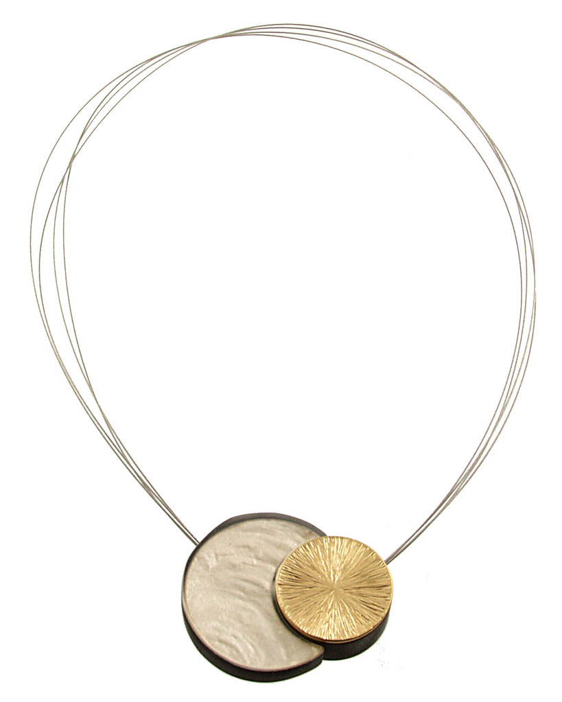 5424-88 - MATTE WHITE/GOLD FRONT MAGNETIC LOCK PENDANT - 18"