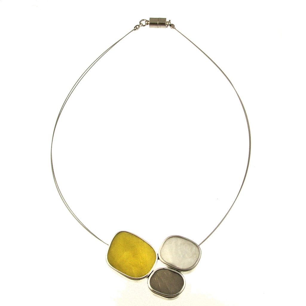 2011-89 - RESIN/ALUM THREE TONE MAGNETIC CLASP PENDANT - 17" SUNGLOW COMBI