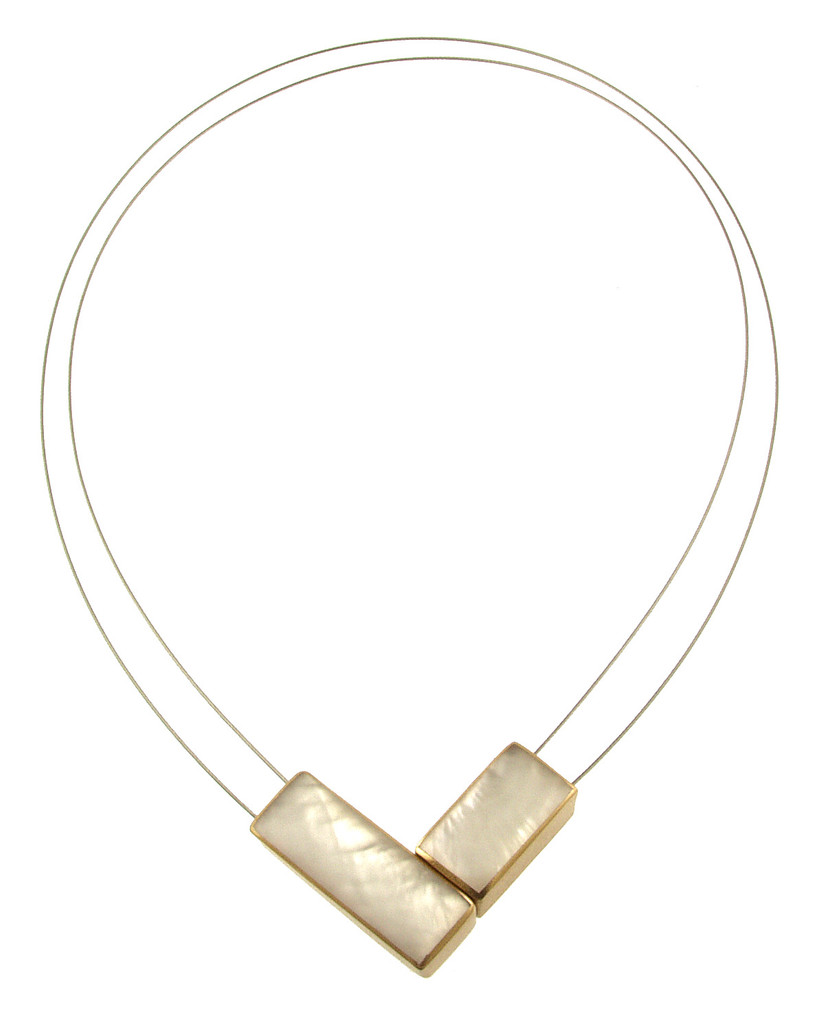 2033-88 - WHITE/GOLD FRONT LOCK MAGNETIC PENDANT - 18"