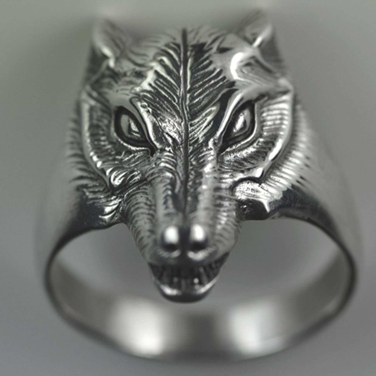 Wolf Head Ring in Sterling Silver 925 fine details